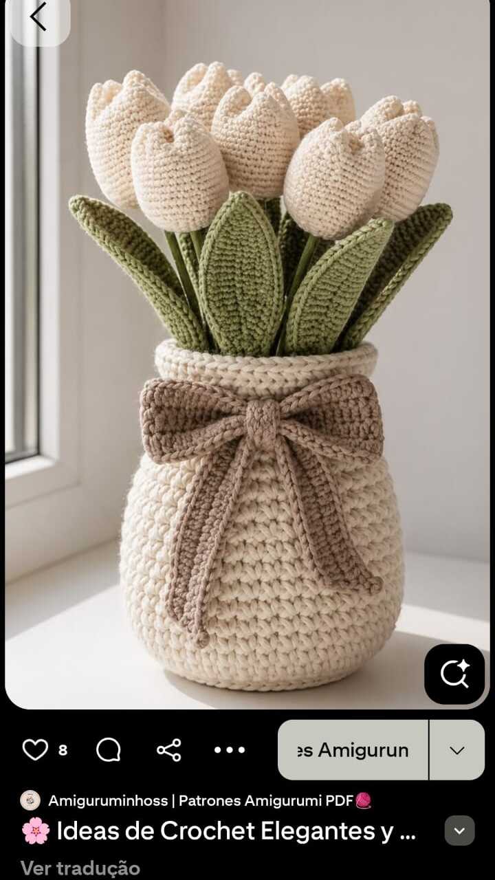 Ramo de tulipanes blancos en vaso de crochet